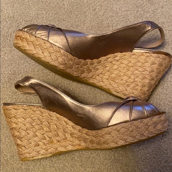 Stuart Weitzman gold Metallic peep toe wedge sling back espadrille Sandal size 9 - Picture 4 of 7